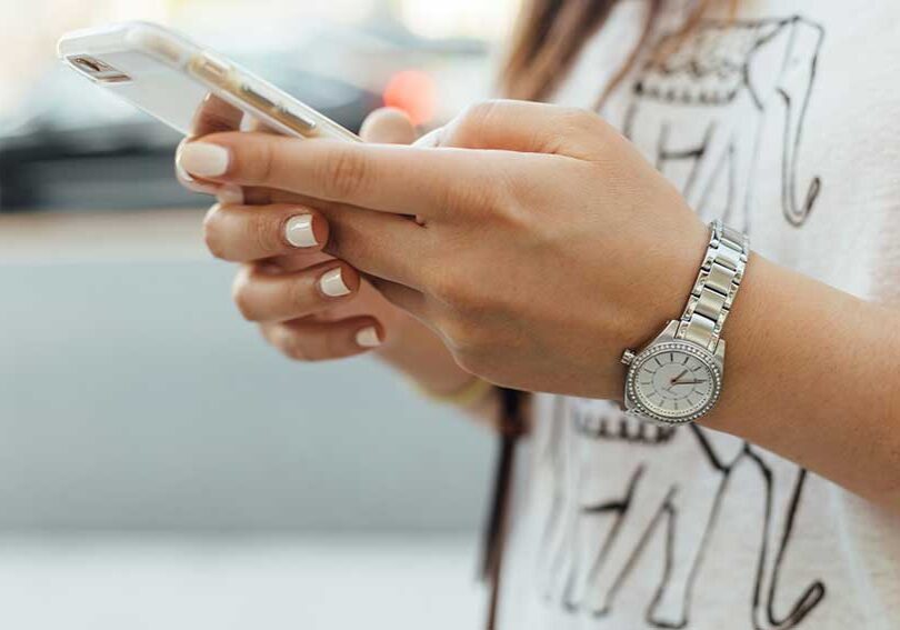 lady-with-phone